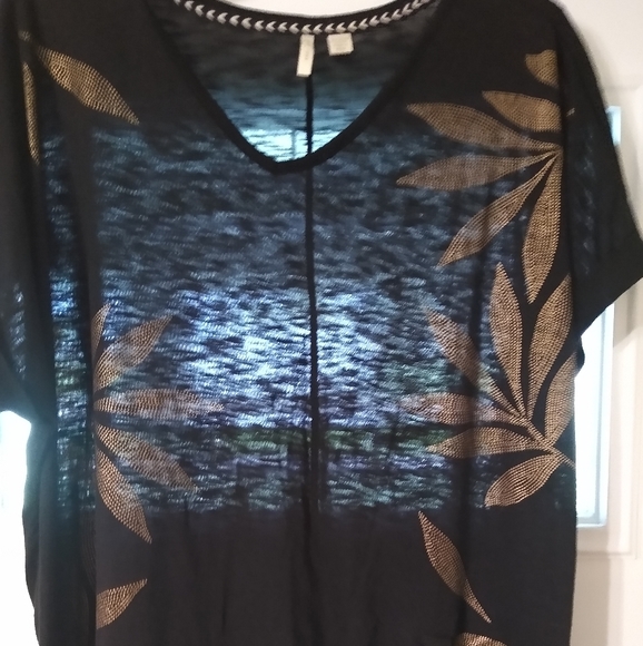 Black blouse with Flirty tucked hem - Picture 1 of 3